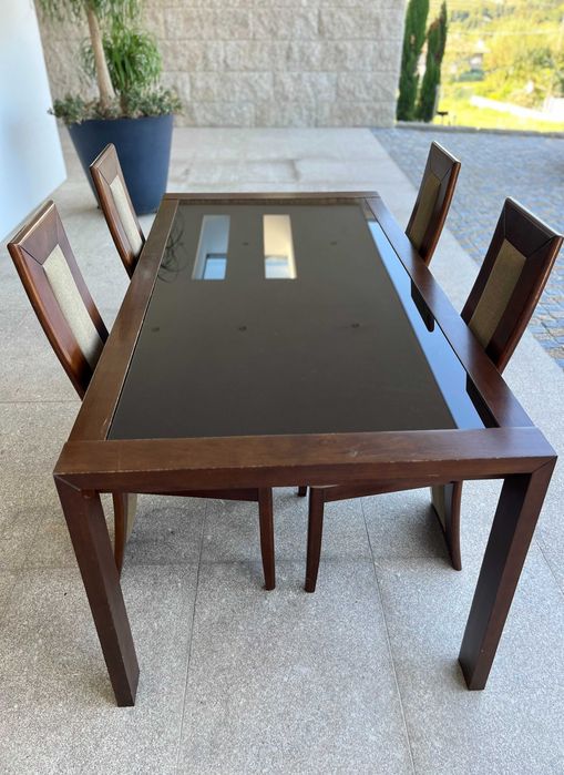 Mesa em madeira wenguê extensível + 4 cadeiras