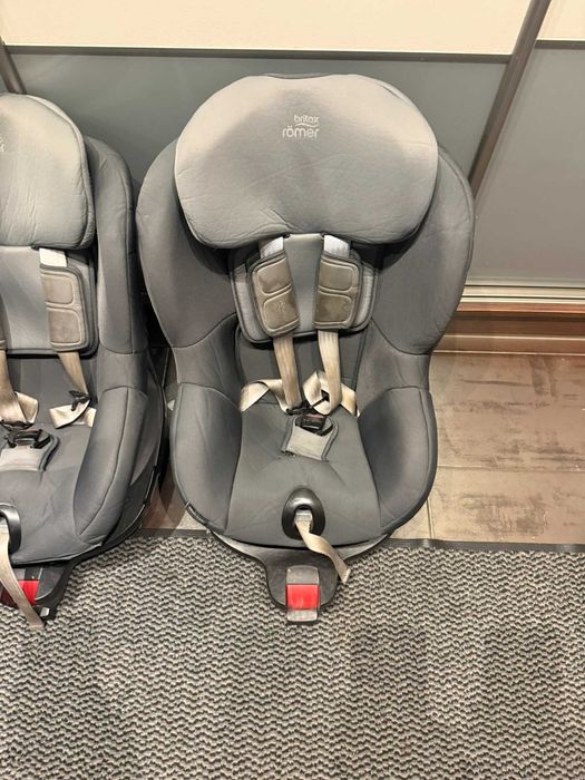Fotelik obrotowy Britax Römer Dualfix M i-Size 61-105 cm (ISOFIX)