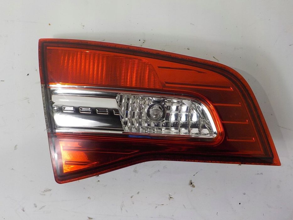 RENAULT KOLEOS LAMPA W KLAPĘ LEWA TYLNA LEWY TYŁ