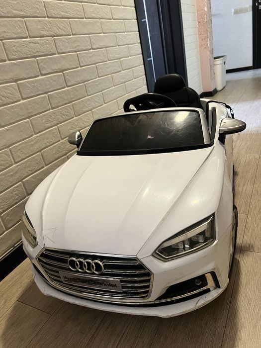 Електро машинка дитяча Audi Q5