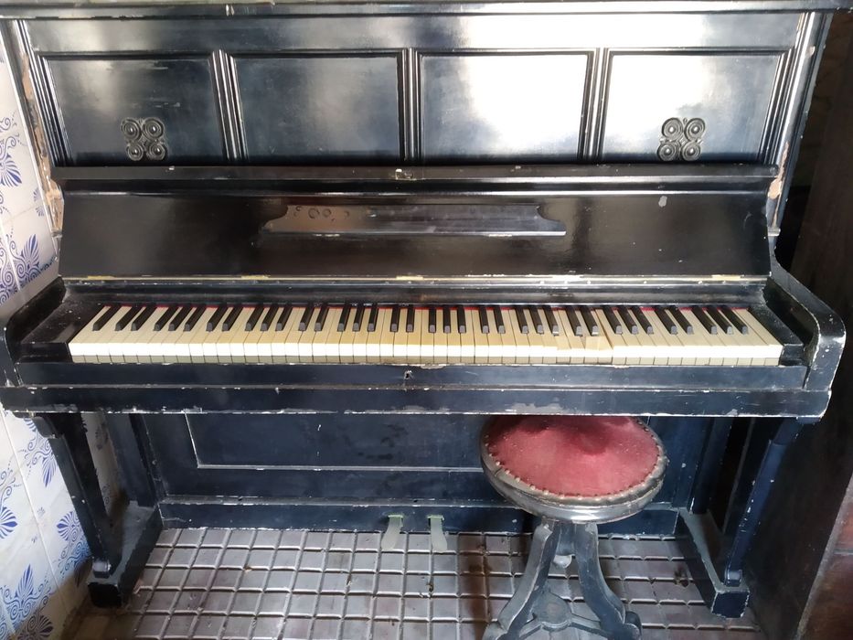 Piano clássico Müller-Schiedmayer