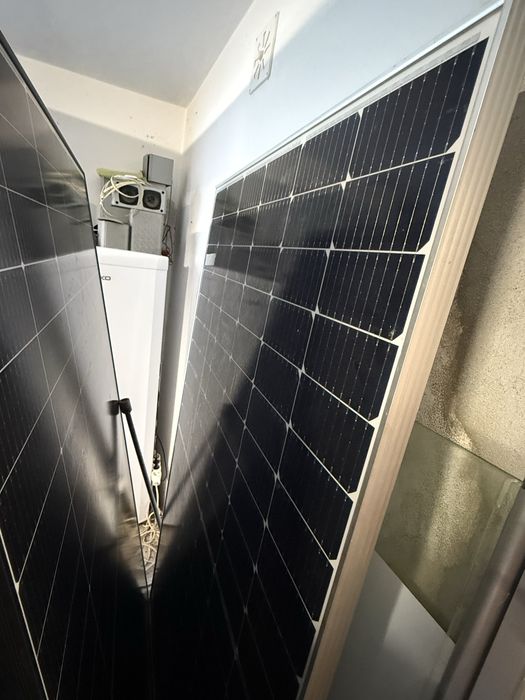 11 paineis solares + 8 baterias