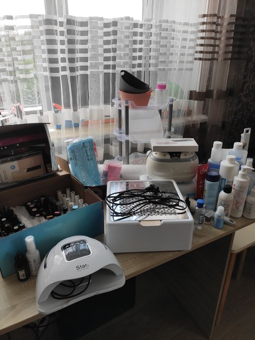 Матеріали і обладнання для манікюра