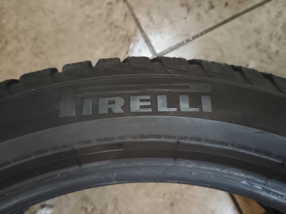 Zimowe opony Pirelli 245/45 R19 Run Flat 2017r. Bieżnik 7mm 4 sztuki
