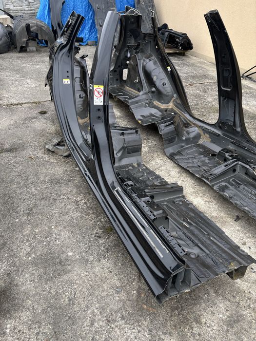 Ćwiartka błotnik próg tył prawa strona Audi A3 8V 5D lift 19r LY9T