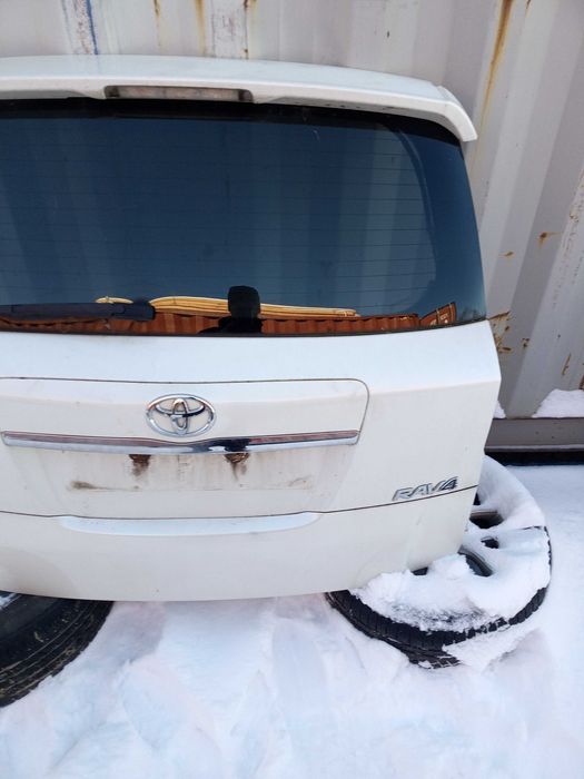 TOYOTA RAV4 III 06-12 klapa tył kompletna kolor BIAŁA PERŁA 070
