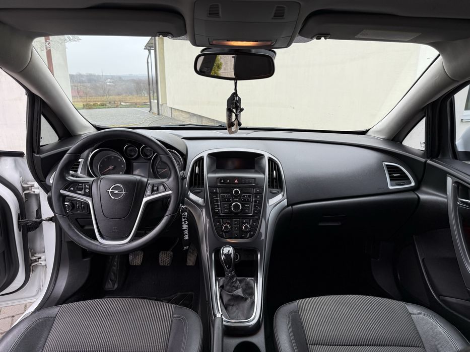 Продам Opel Astra Sports Tourer 1.7 cdti