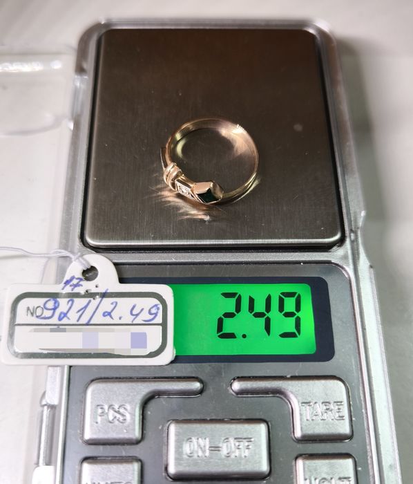 Кольцо золотое с изумрудом и бриллиантами. 2.49