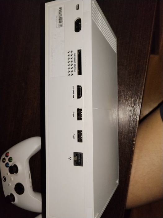 Xbox Series S + 2 pady + pełne okablowanie i oryginalne pudełko