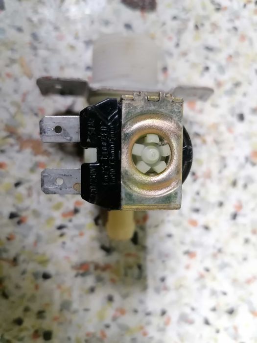 Клапан подачи воды для стиральной машинки Indesit