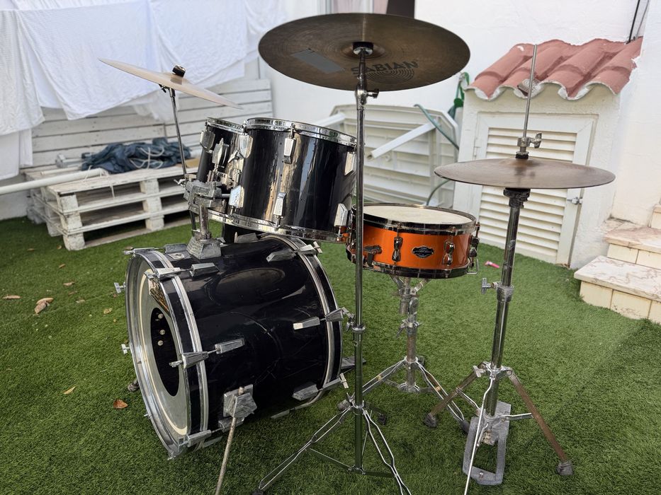 Bateria Tama RockStar 12,13,16,22 Pratos Sabian e Tarola SuperStar Hyperdrive