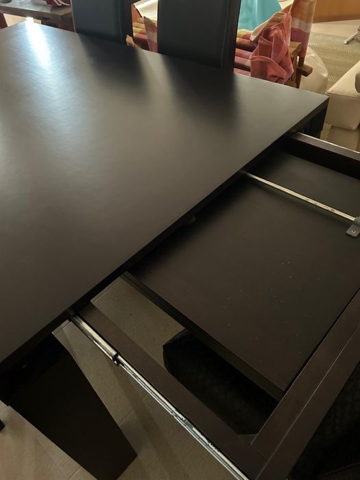 Mesa de Jantar Extensível com 6 Cadeiras em Pele — Excelente Estado