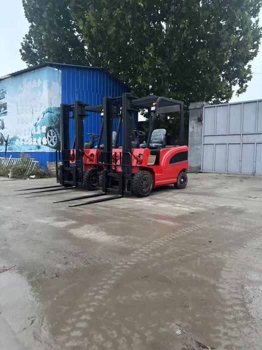 Електричний вилковий навантажувач