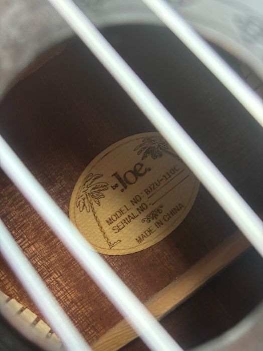 Ukulele + stroik gratis!