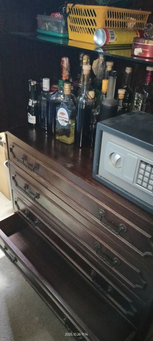 Kredens holenderski drewniany.