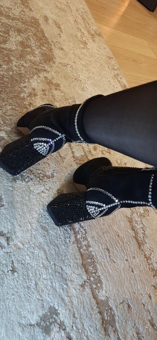 Ботильоны на высоком каблуке