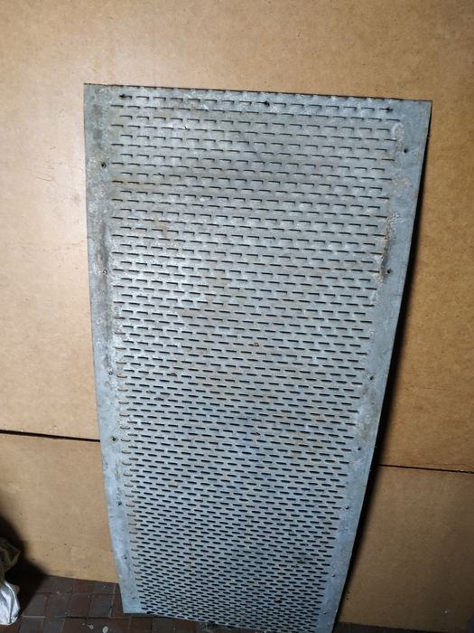 Крепкая решетка или сито 1 м на 0.45м