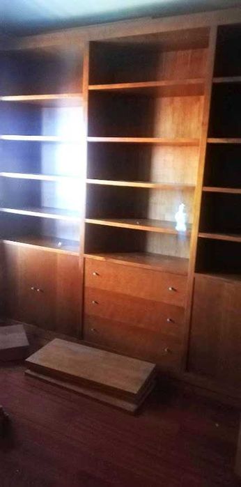Cama de madeira linhas contemporânea