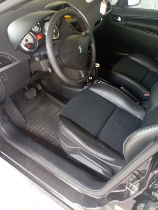 автомобиль Пежо 207