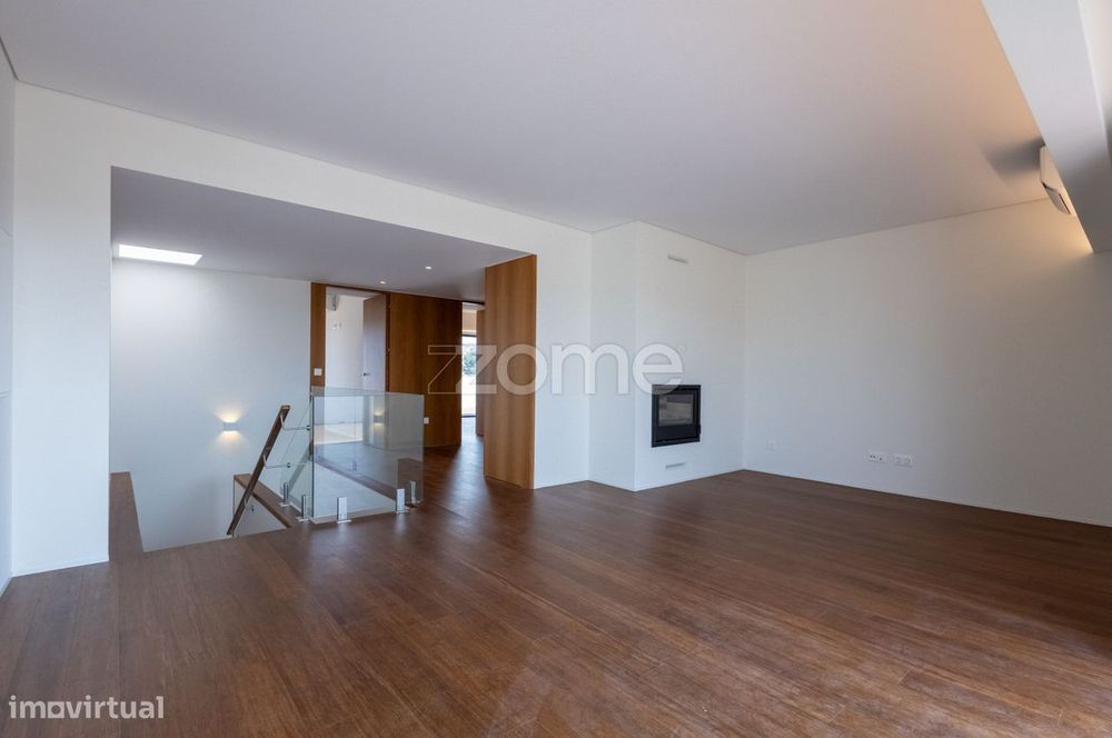 Apartamento T4 Duplex Novo no Prestigiado Edifício Alameda