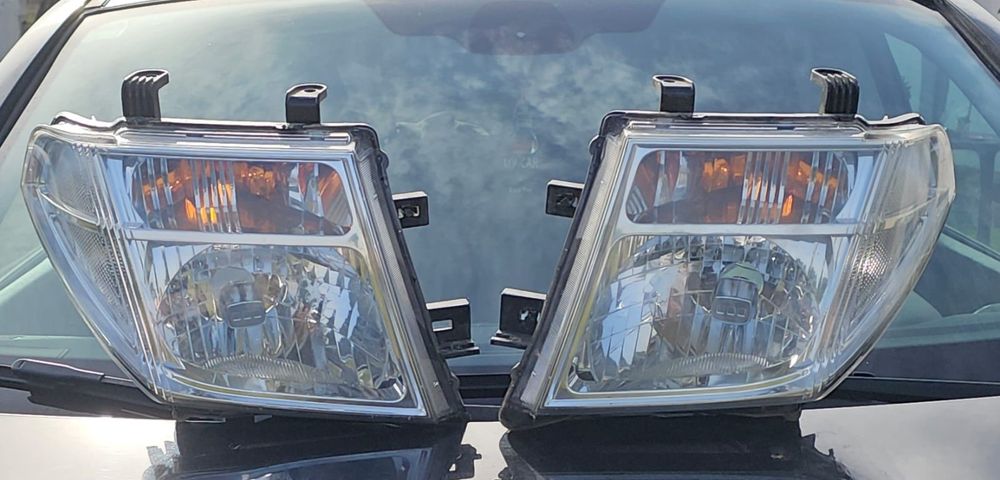 Farois de Nissan navara  2016