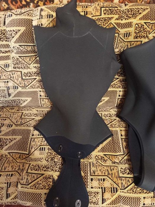 Гідрокостюм BEUCHAT 9mm XL в чудовому стані