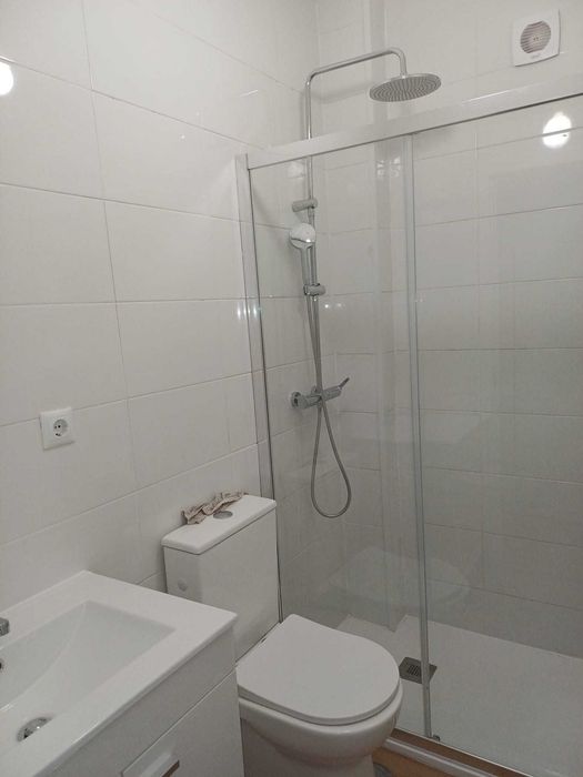 Aluguer de T0 Mobilado (30 m²) em R/C de Moradia | Quinta do Conde (Entrada em Dezembro)