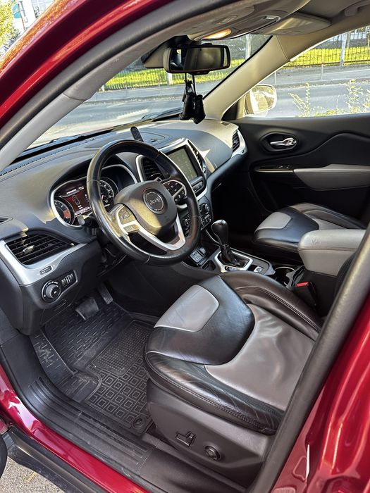 Jeep Cherokee 3,2
