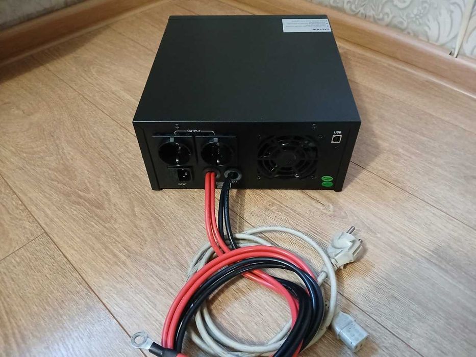 Инвертор напряжения (ИБП) MUST EP20-1000 PRO (1 кВт, 12В) заряд до 30А