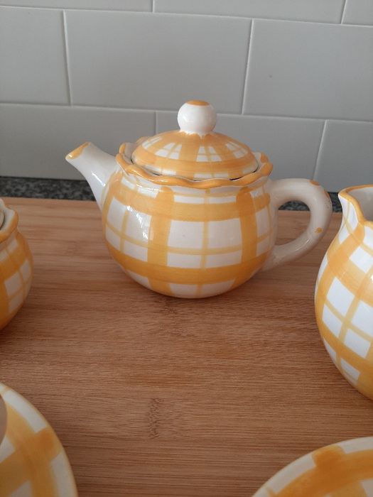 Serviço de chá em cerâmica