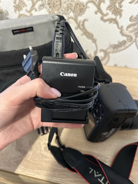 Фотоапарат Canon 1100D повний комплект в ідеальному стані