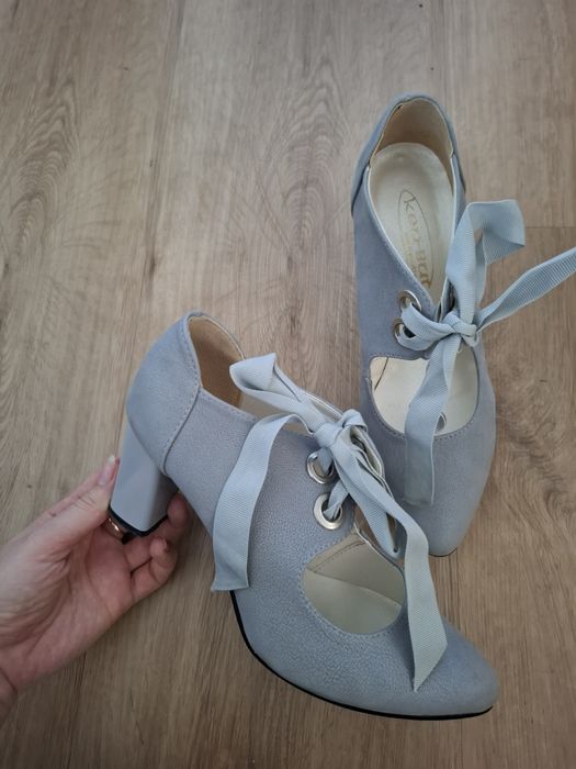 Półbuty z wiązaniem a'la skorzane 38 szare