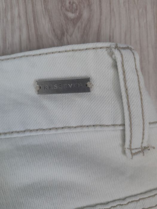 białe spodnie rurki r.36, S, Reserved