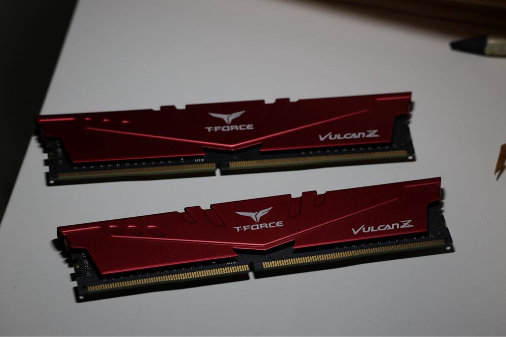 2x8gb RAM t force vulcan z 3200MHz DDR4 vermelhas