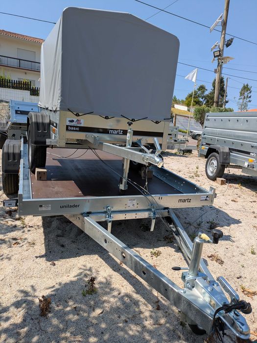 Venda de atrelados de vários modelos