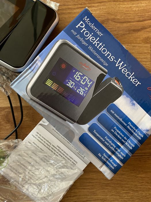 Метеостанція з годинником-проектором