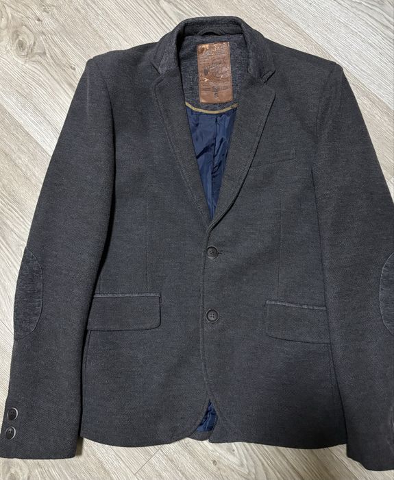 Стильний чоловічий піджак