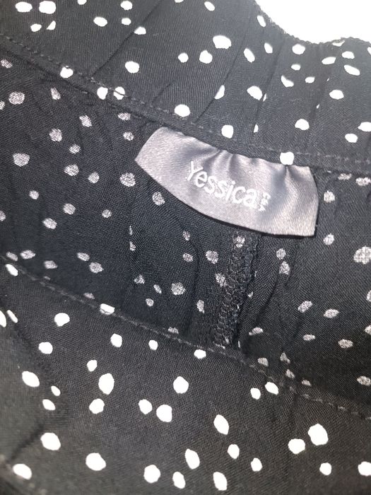 Krótkie spodenki damskie szorty czarne  C&A Jessica rozm. S 36.38