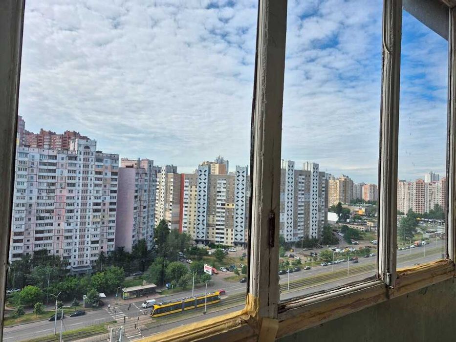 Продаж 2-кімнатної квартири, Дарницький район, метро Позняки, вулиця Ахматової Анни.