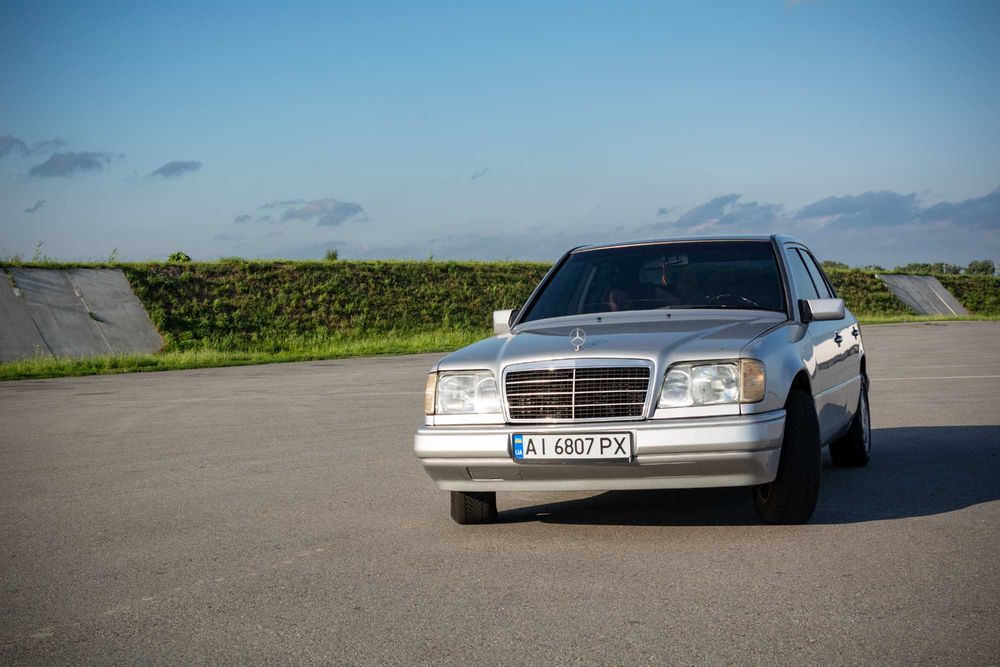 Mercedes-Benz E-Class 1993