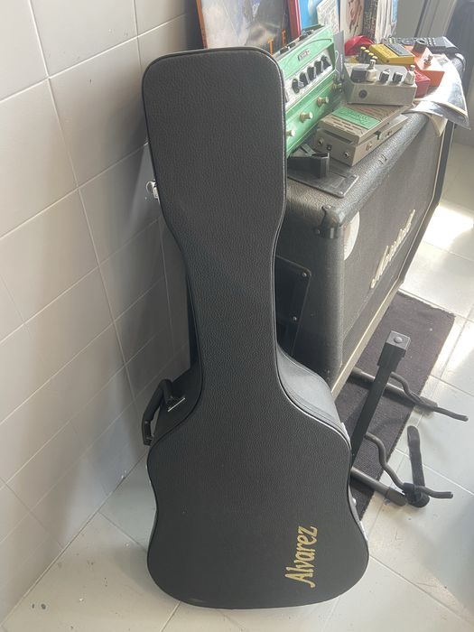 Guitarra phoenix mais guitarra savarez