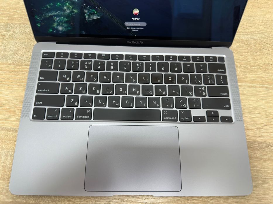 Продам MacBook Air 2020 i3 8/128