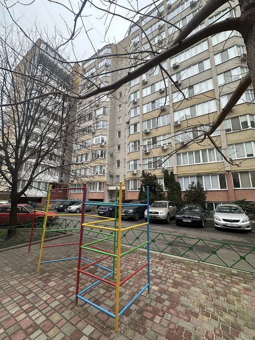 Вернисаж , продам 2 комнатную квартиру, АГВ .Таирова