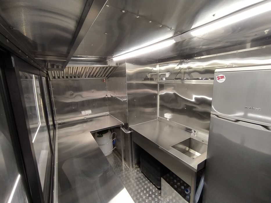 Кухня на колесах на бази авто. Фудтрак. Авто лавка від Mobifood.