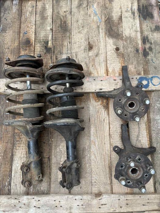 Передня стійка поворотний кулак Hyundai Elantra J2