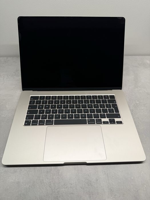 Apple MacBook Air 15, M2, 8-rdzeniowy CPU, Starlight,
