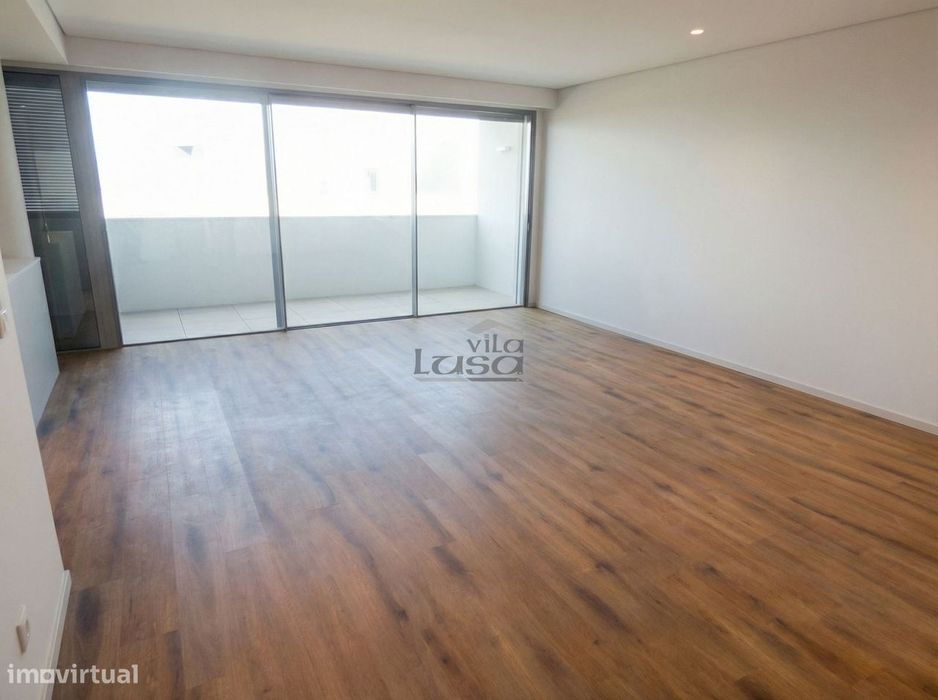 T2 Apartment, 3 Bathrooms (2 Suites) with Double Garage in the Center of Gaia