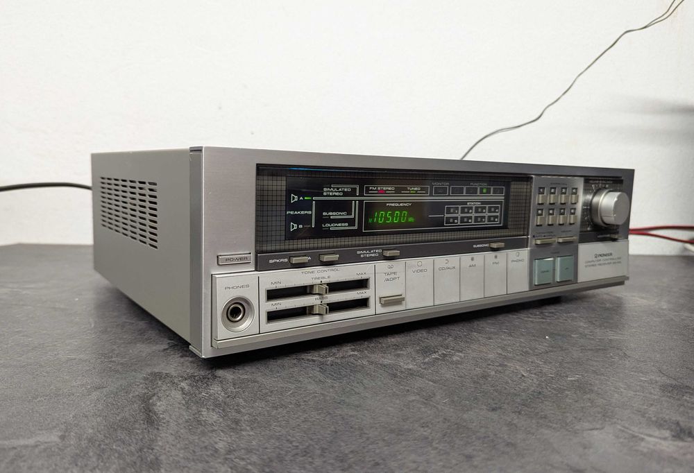 Cтерео ресивер Pioneer SX-40.