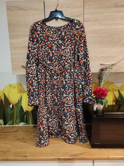 Śliczna sukienka Emery Rose rozmiar ok 44/46 poliester/elastan kwiaty