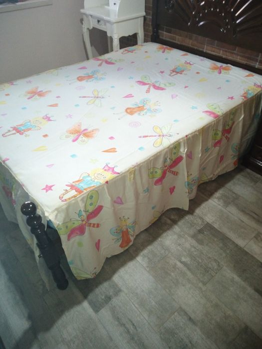 Cortinado e colcha de criança